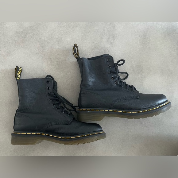 Doc Martens Pascal Boots, Size 7 - Picture 6 of 9